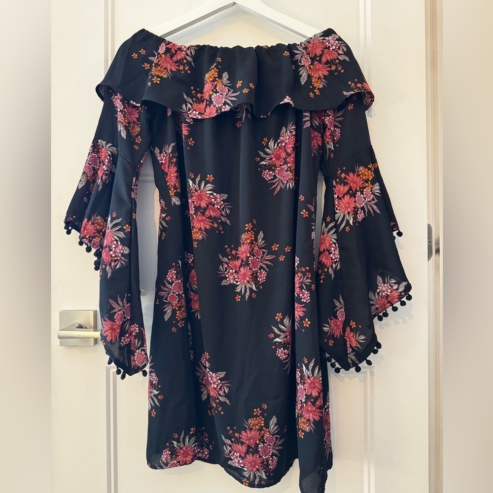 Design Lab Boho Floral Off-the-Shoulder Bell Sleeves Flowy Dress - Picture 2 of 7